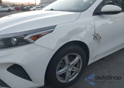 2022 Kia Forte Fe z USA, uszkodzony, nr VIN 3KPF24AD8NE447803